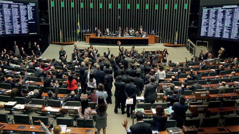 Camara mantem veto ao reajuste dos aposentados pelo percentual do minimo