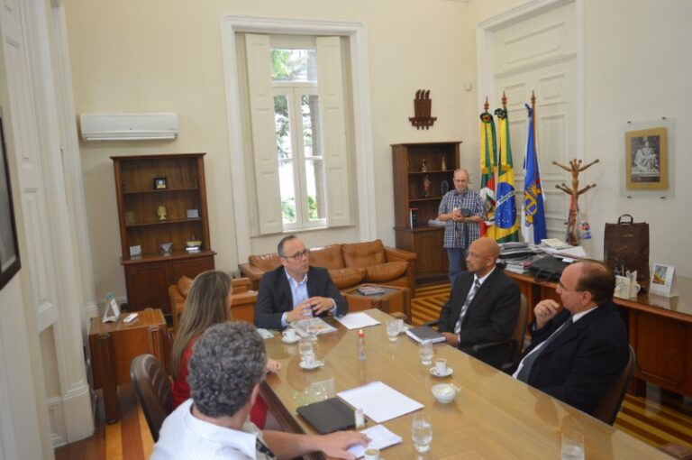 UCPel e a Associacao dos Aposentados e Pensionistas de Pelotas fecham parceria